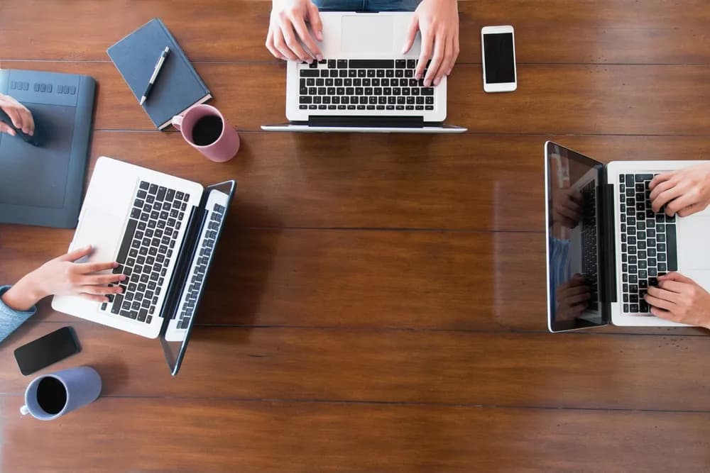Should Your Business Give Employees a Company Phone?