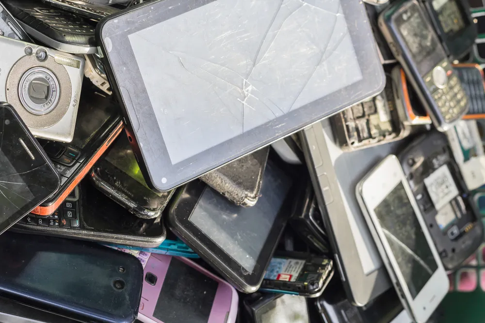 Dispose of Broken Cell Phones
