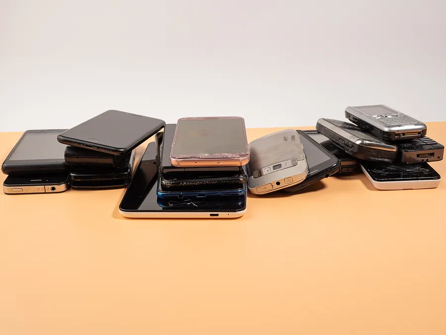pile of used iphones