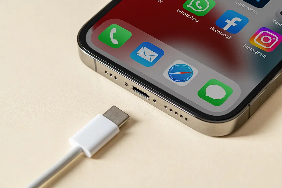 iPhone with unplugged cord